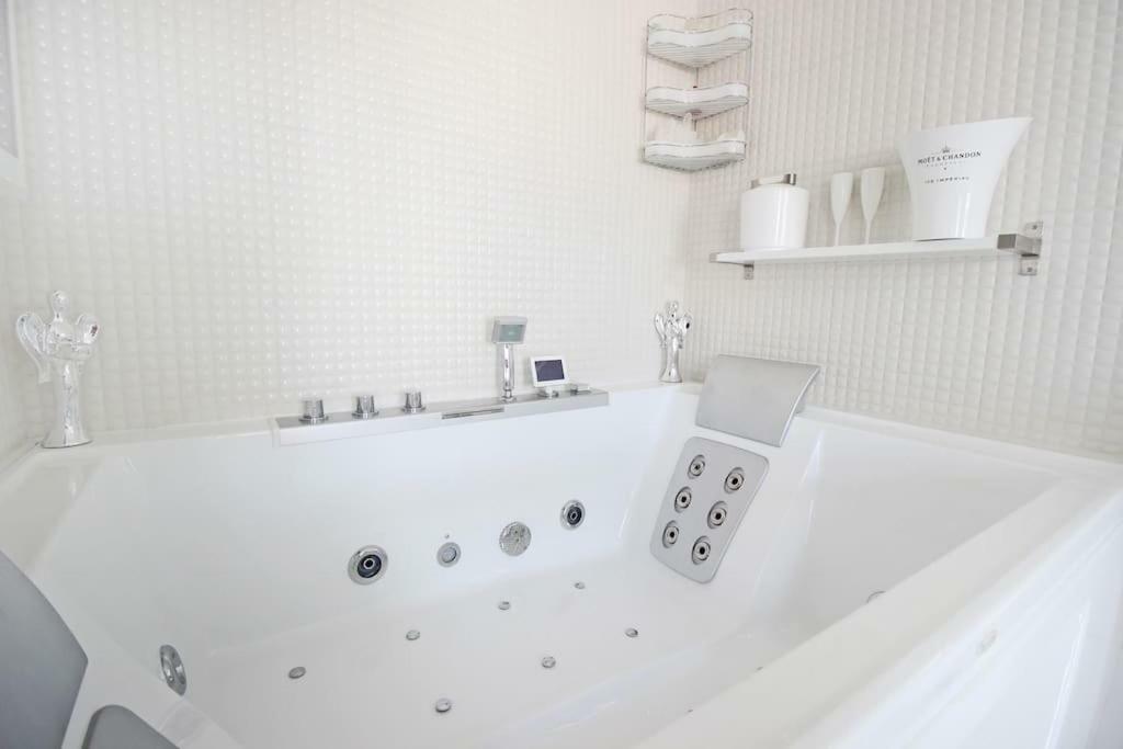 White Luxury Penthouse In City Centre Ámsterdam Exterior foto
